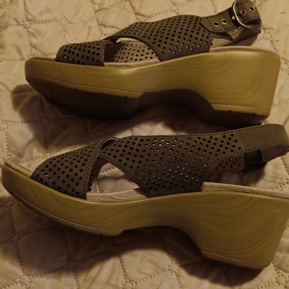 Dansko Sandals Size 5.5 - Picture 2 of 4